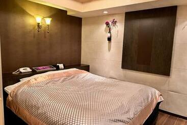 هتل Opus  Adult Only