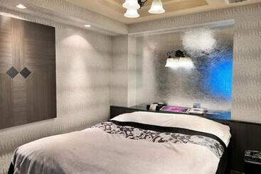 هتل Opus  Adult Only