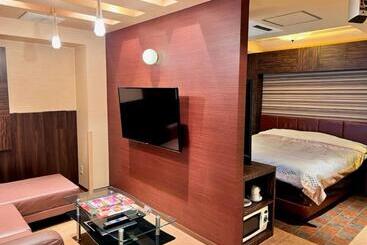 هتل Opus  Adult Only