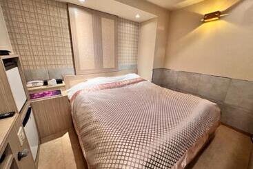 هتل Opus  Adult Only