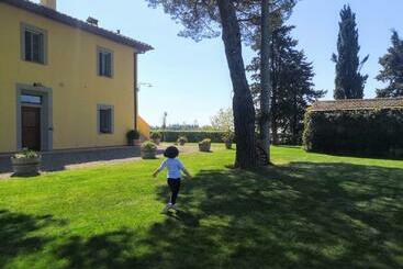 هتل Tenuta Barbadoro Agriturismo Apartment