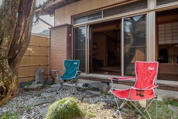 بنسيون ゲストハウス メグルヤ 中山道柏原宿