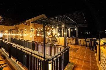 پانسیون The Yard Phu Quoc