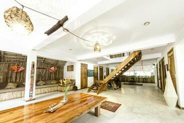 Ganesh Hostel & Shivas Bungalows