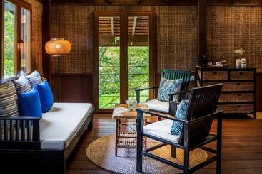 هتل Farmhouse Resort & Spa
