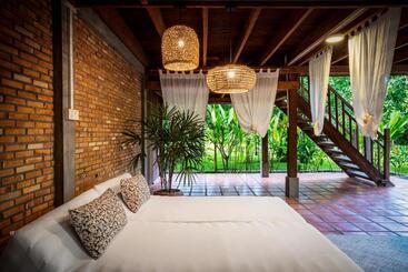 هتل Farmhouse Resort & Spa