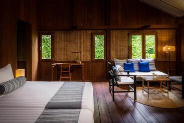 هتل Farmhouse Resort & Spa