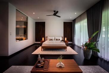 هتل Farmhouse Resort & Spa