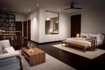 هتل Farmhouse Resort & Spa