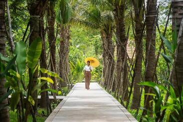 هتل Farmhouse Resort & Spa