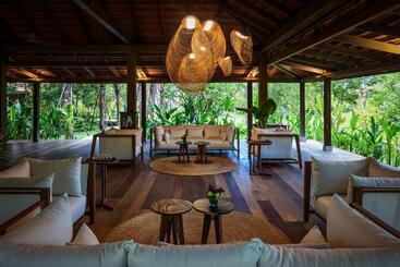 هتل Farmhouse Resort & Spa