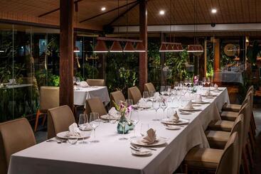 هتل Farmhouse Resort & Spa