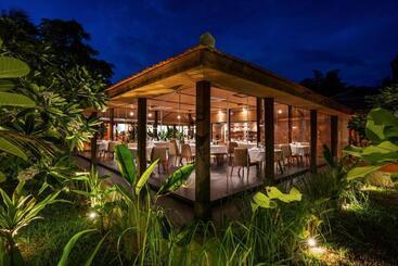 هتل Farmhouse Resort & Spa