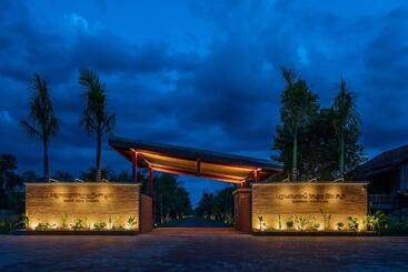 هتل Farmhouse Resort & Spa