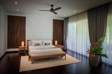 هتل Farmhouse Resort & Spa