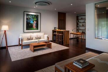 هتل Farmhouse Resort & Spa