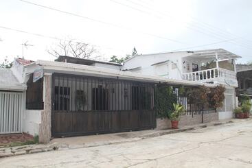 پانسیون Posada Green Sea Villa Helen Kilometro 4 Circumbalar