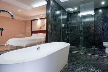 Vienna International Hotel Shantou Chenghai Waisha Bridge