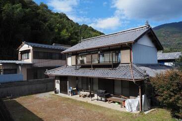Pensionat 四国旅行のhub拠点 古民家ゲストハウス Heso Camp