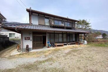 Pensionat 四国旅行のhub拠点 古民家ゲストハウス Heso Camp