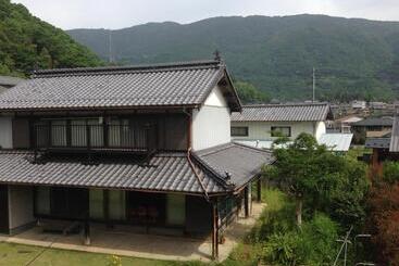 Pensionat 四国旅行のhub拠点 古民家ゲストハウス Heso Camp