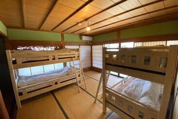 Pensionat 四国旅行のhub拠点 古民家ゲストハウス Heso Camp