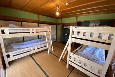 Pensionat 四国旅行のhub拠点 古民家ゲストハウス Heso Camp