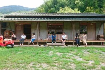 Pensionat 四国旅行のhub拠点 古民家ゲストハウス Heso Camp