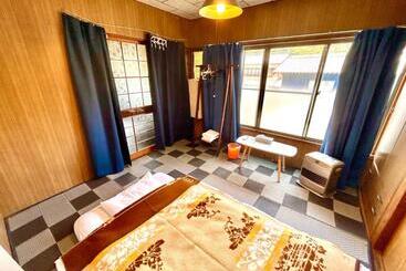 Pensionat 四国旅行のhub拠点 古民家ゲストハウス Heso Camp
