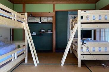 Pensionat 四国旅行のhub拠点 古民家ゲストハウス Heso Camp