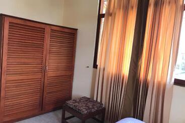 تختخواب و صبحانه Hosteria Shell