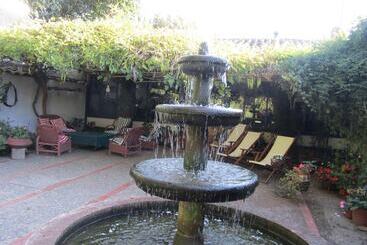 هتل Hacienda Santa Clara