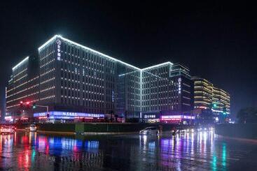 Atour Hotel Zhengzhou Xinzheng International Airport