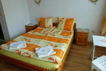 پانسیون Sunhouse Rooms