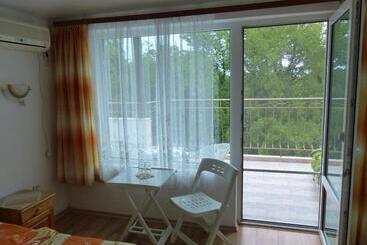 پانسیون Sunhouse Rooms