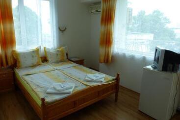 پانسیون Sunhouse Rooms