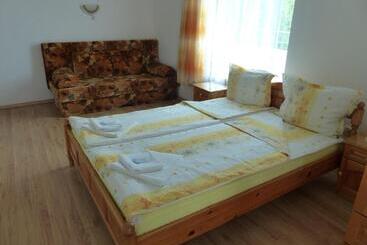 پانسیون Sunhouse Rooms