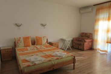 پانسیون Sunhouse Rooms