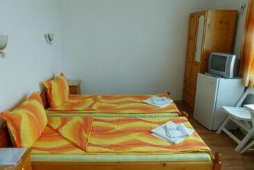 پانسیون Sunhouse Rooms