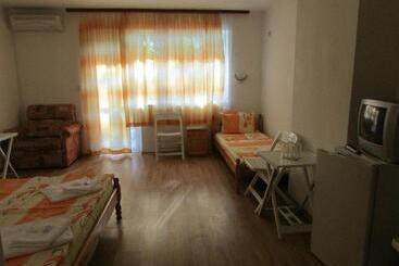 پانسیون Sunhouse Rooms