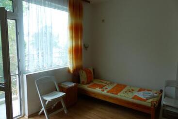 پانسیون Sunhouse Rooms
