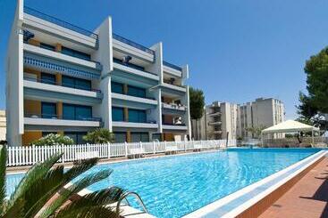 هتل Club La Villa