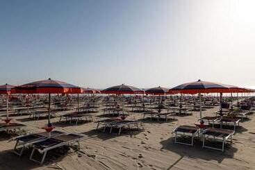 هتل Club La Villa