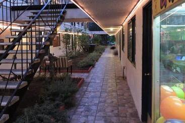 مُتل Tradewinds Airport