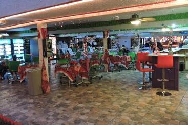 مُتل Tradewinds Airport