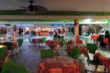 مُتل Tradewinds Airport