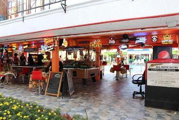 مُتل Tradewinds Airport