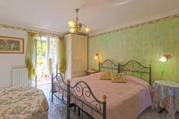 پانسیون Camere Alisa