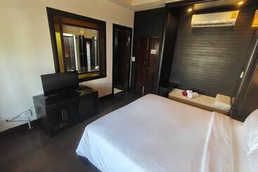 استراحتگاه Bhundhari Residence Koh Samui