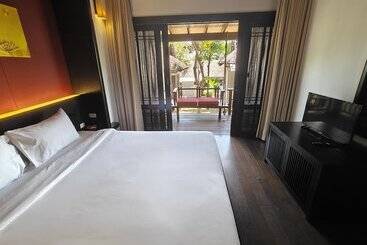 استراحتگاه Bhundhari Residence Koh Samui